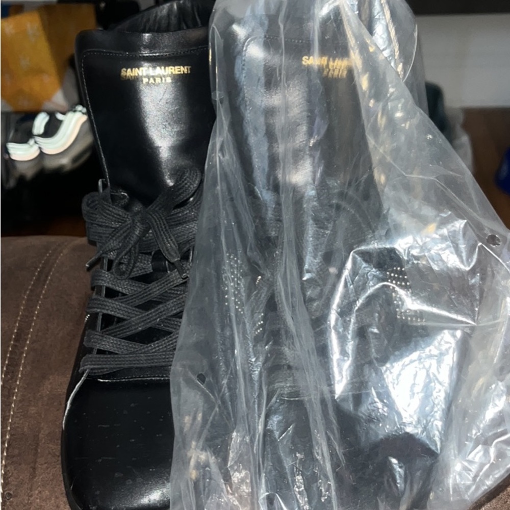 Men shoes - Picture 1 of 3